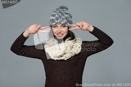 Image of Woman giving peace sign