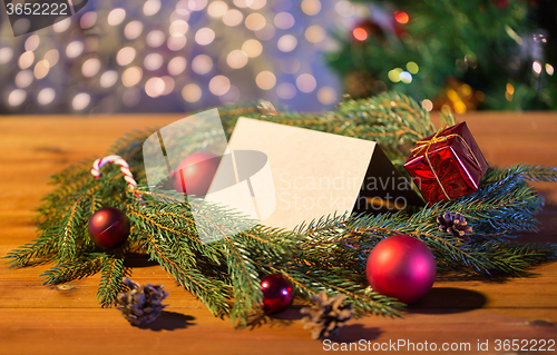 Image of natural green fir wreath with note on wooden board