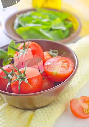 Image of tomato and basil