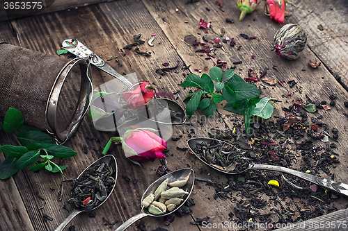 Image of Dried tea leaves