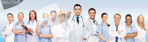 Image of group of doctors and nurses with clipboard