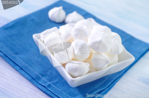 Image of meringue shells