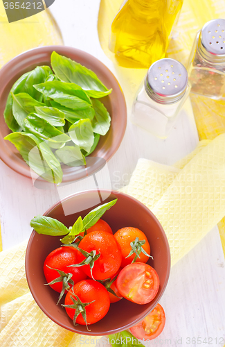 Image of tomato and basil