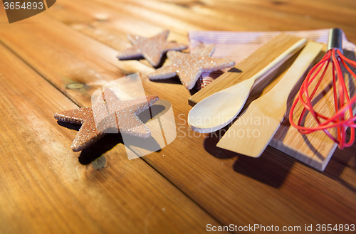 Image of close up of gingerbread and baking kitchenware set