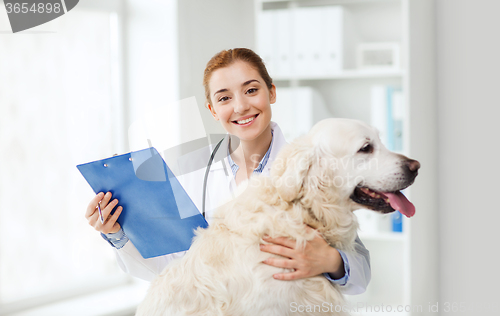 Image of happy doctor with retriever dog at vet clinic