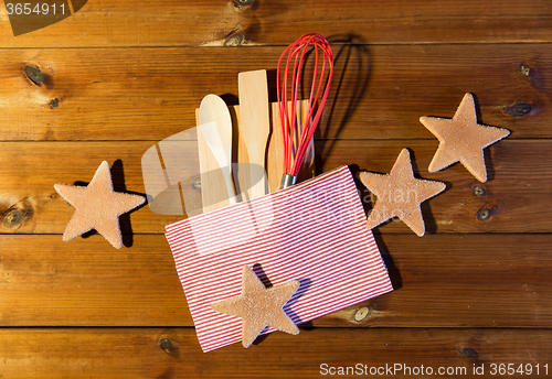 Image of close up of gingerbread and baking kitchenware set