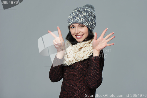 Image of Hand counting - seven fingers