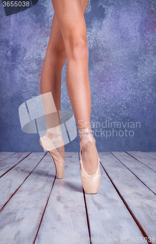 Image of The feet of a young ballerina in pointe shoes 