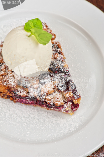 Image of Crumble pie with black currants 