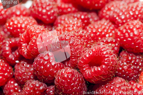 Image of ripe raspberries   close-up 