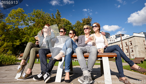 Image of group of students or teenagers drinking coffee