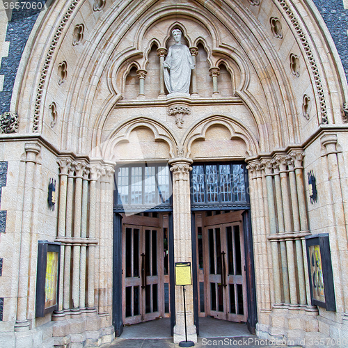Image of door southwark  cathedral in london england old  construction an