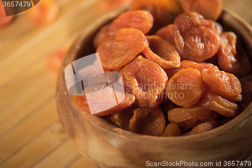 Image of Dried apricots  in a bowl