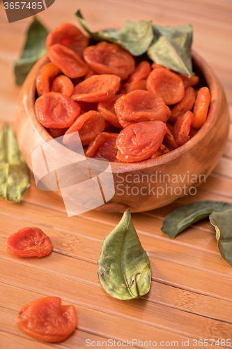 Image of Dried apricots  in a bowl