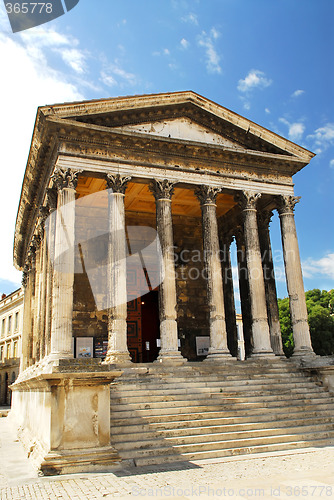 Image of Roman temple in Nimes France