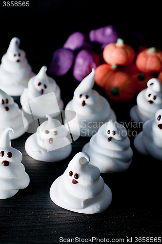 Image of Ghosts of sugar and eggs for halloween