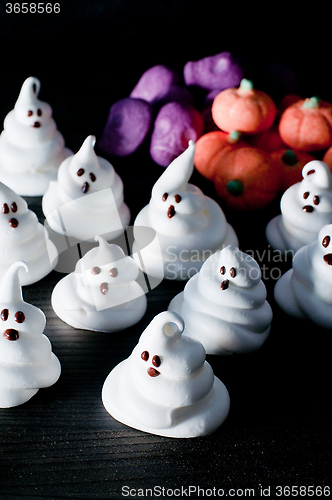 Image of Ghosts of sugar and eggs for halloween