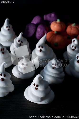 Image of Ghosts of sugar and eggs for halloween