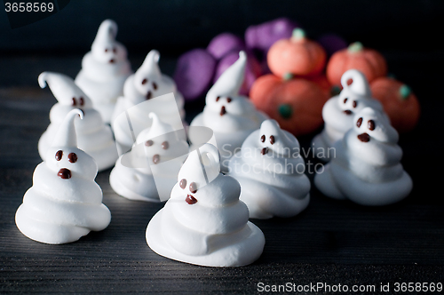 Image of Ghosts of sugar and eggs for halloween