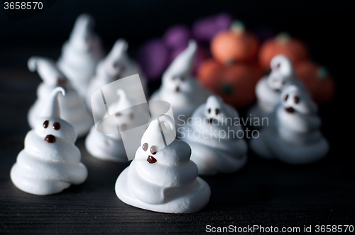 Image of Ghosts of sugar and eggs for halloween