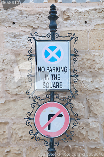 Image of Road sign indicating the prohibited parking