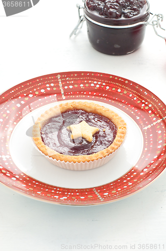 Image of Shortbread cake with cherry jam