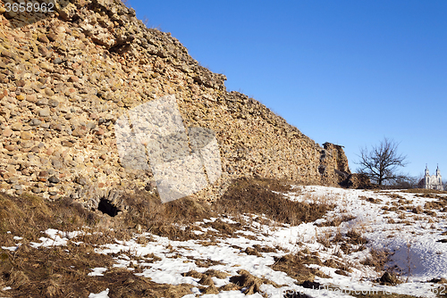 Image of the ruins of an ancient fortress  
