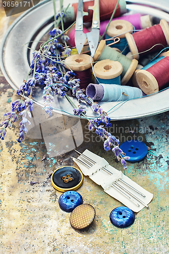 Image of Composition of the threads and lavender