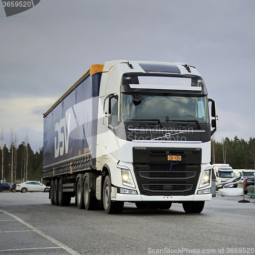 Image of White Volvo FH Semi on a Yard