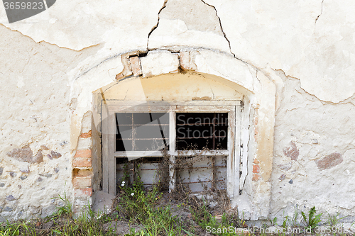 Image of the ruins of an old building  