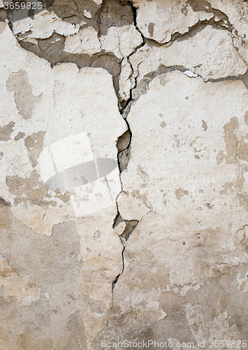 Image of crack in the wall  