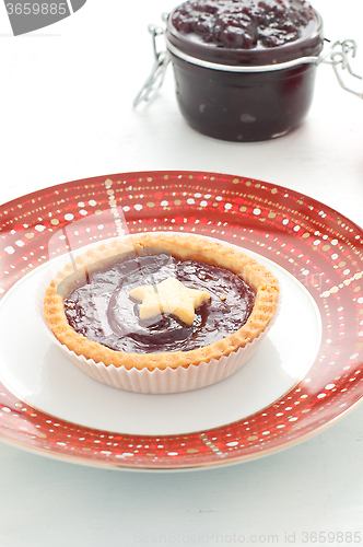 Image of Shortbread cake with cherry jam