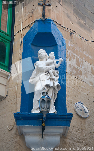 Image of Statue of the Madonna with her child in a street in Malta