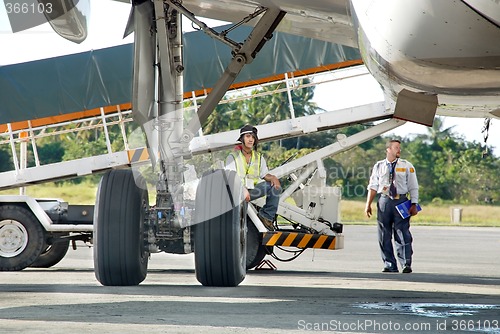 Image of Plane cargo loading supervision