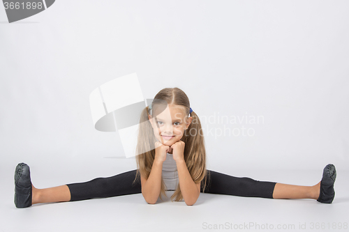 Image of Girl gymnast performs a cross twine