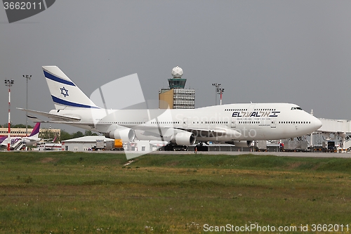 Image of Airplane at the airport