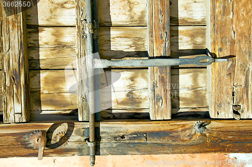 Image of rusty   in africa the old  e home and safe padlock 