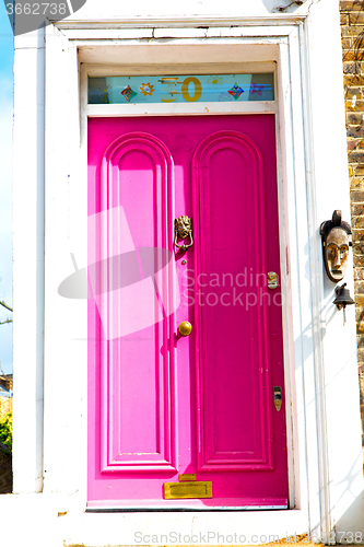 Image of notting   hill  area  in london  antique door 