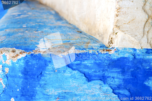 Image of blue  in texture wall and  step