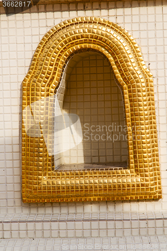 Image of window   in  gold     bangkok  thailand incision of the 