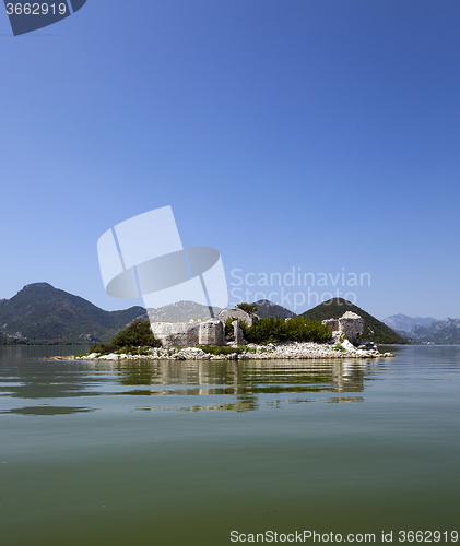 Image of prison in the Skadar Lake 