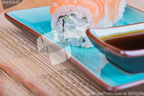 Image of California maki sushi with fish on azul plate