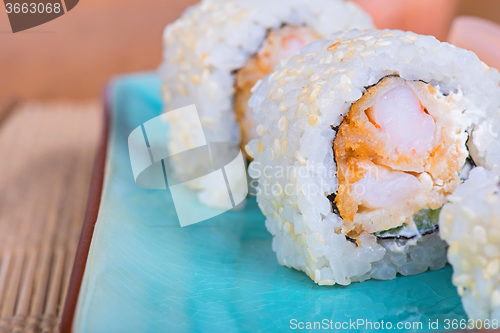 Image of California maki sushi with tempura shrimp