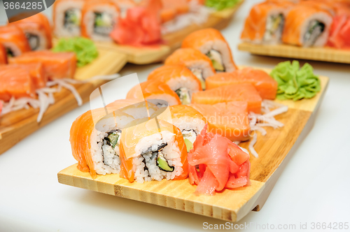 Image of Maki ushi rolls with salmon