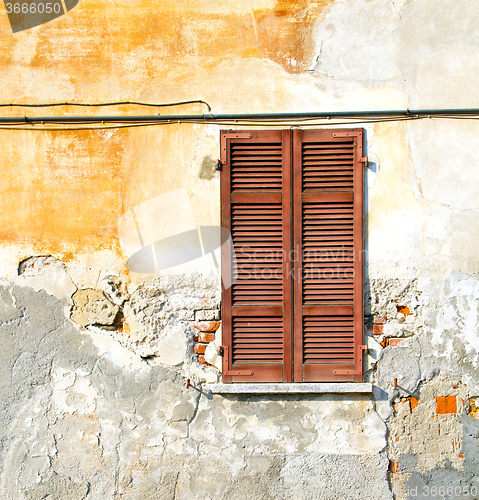 Image of red window  varano borghi palaces italy   pavement sidewalk