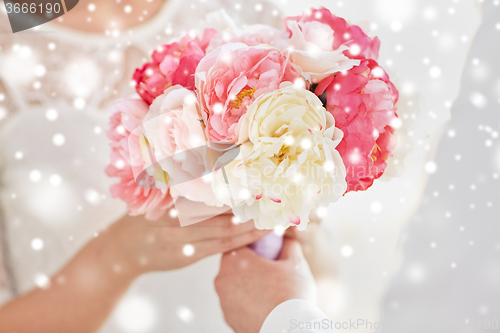 Image of close up of happy lesbian couple with flowers