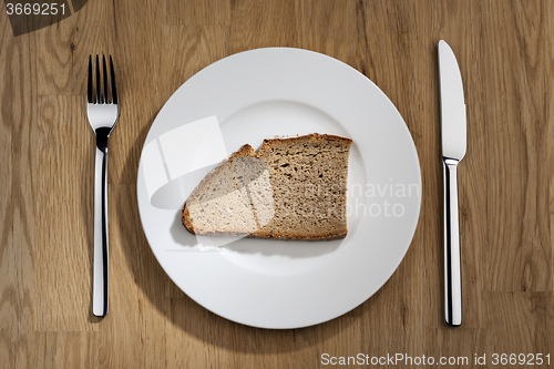 Image of bread on a white plate