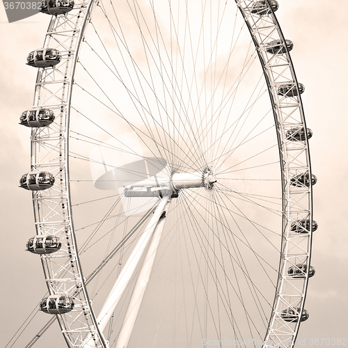 Image of london eye in the spring sky and white clouds