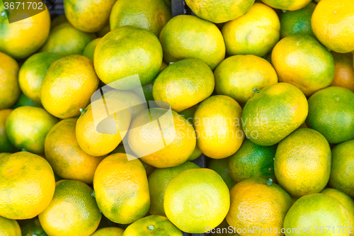 Image of Yellow and green mandarins