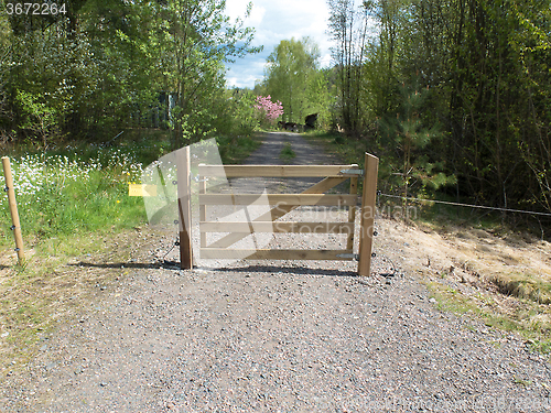 Image of a gate of wood and electric fence